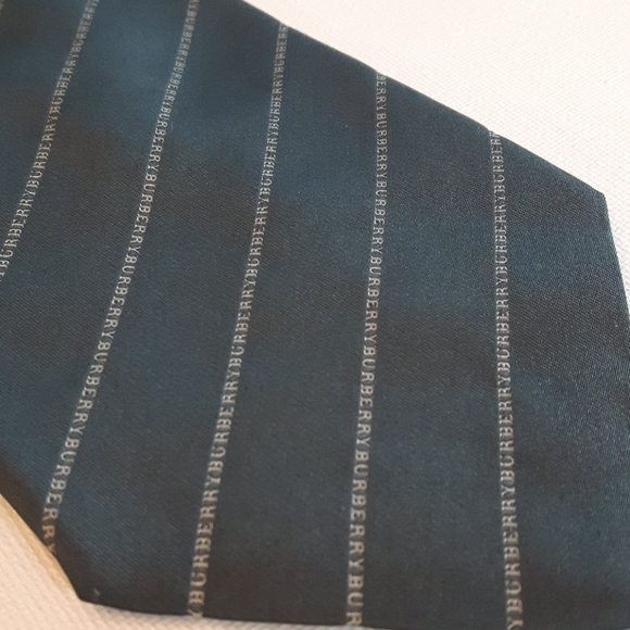HOST PICK Burberry classic 100% silk green tie - Picture 3 of 9